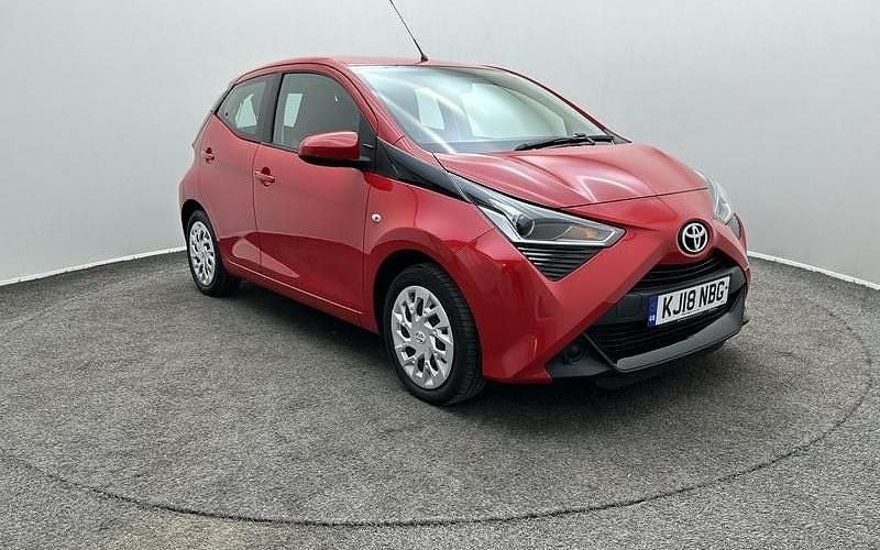 Used Toyota Aygo X-play 72 HP (52 kW) 2020 Hatchback
