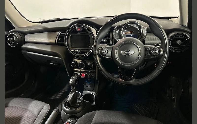 Used Mini Cooper Hatch 134 HP (98 kW) 2017 Silver Hatchback
