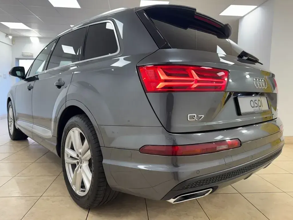 Used Audi Q7 S-Line 231 HP (169 kW) 2019 Grey SUV