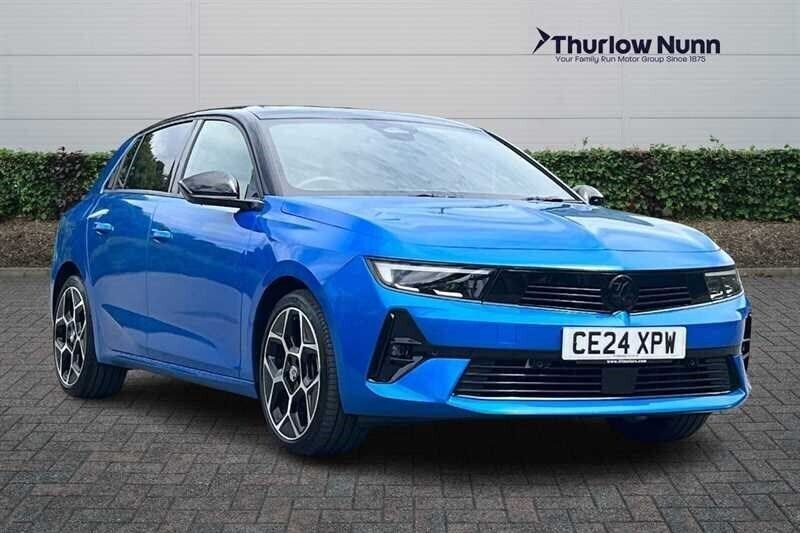 Blue Used 2024 Vauxhall Astra Ultimate Hatchback | £22,100 (Fair price) - Image 1/4