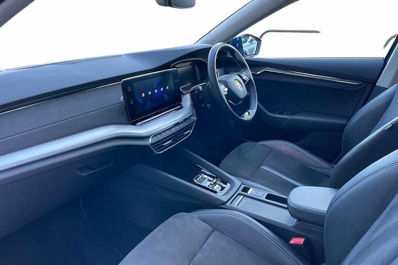 Used Skoda Octavia SE L 110 HP (80 kW) 2024 Race blue metallic Estate