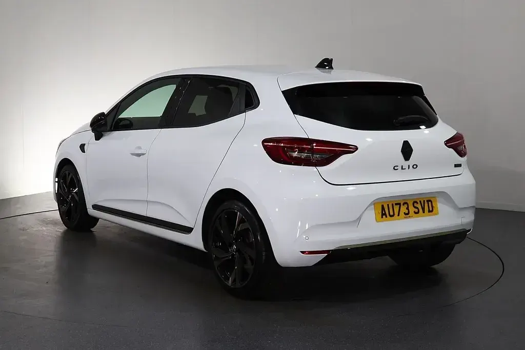 Used Renault Clio Engineered 2023 White Hatchback