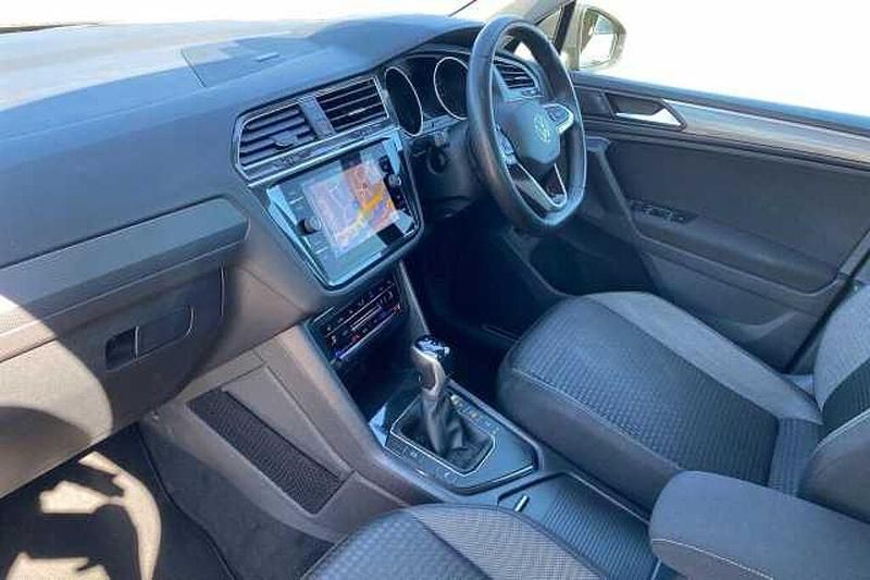 Begagnad VW Tiguan Active 150 HK (110 kW) 2022 Grå SUV