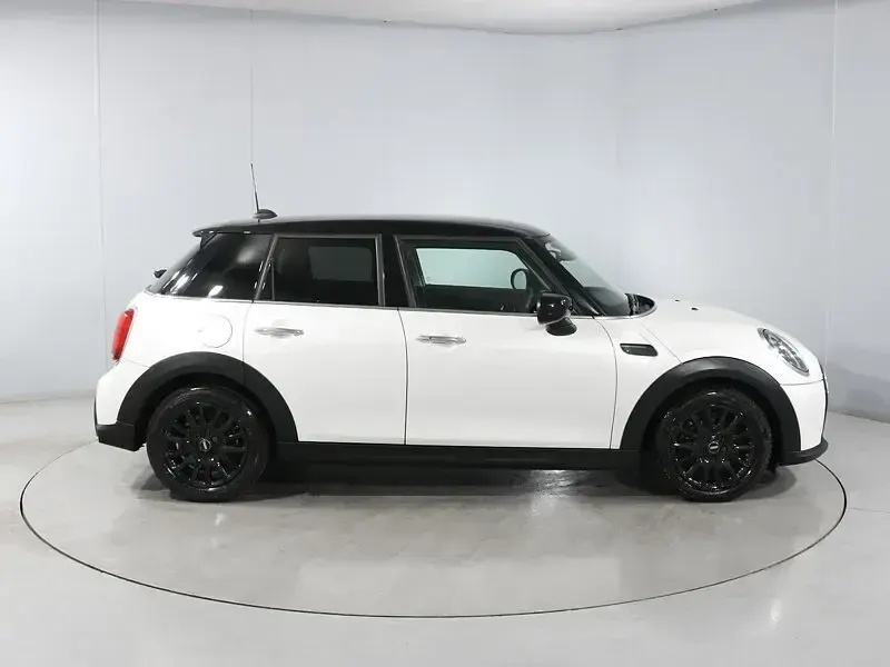 Used Mini Cooper Classic 134 HP (98 kW) 2023 White Hatchback