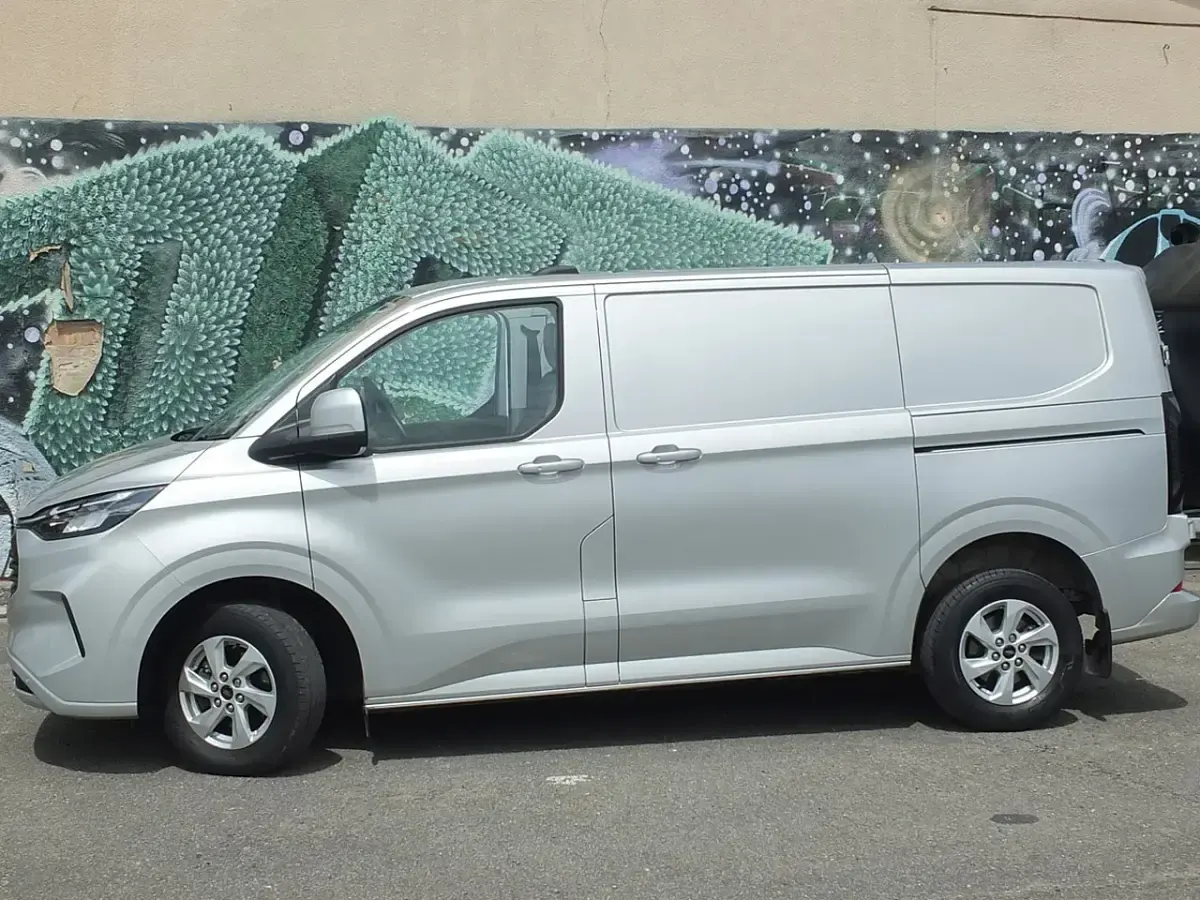 Used Ford Transit Custom Limited 136 HP (100 kW) 2024 Silver Van