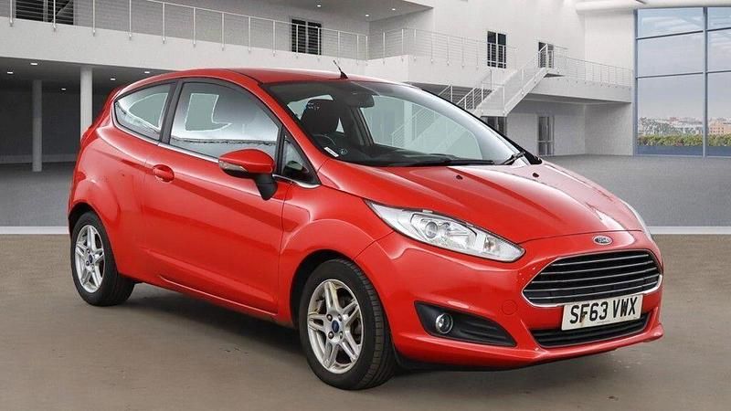 Red Used 2013 Ford Fiesta Zetec Hatchback | £3,431 (Fair price) - Image 1/4
