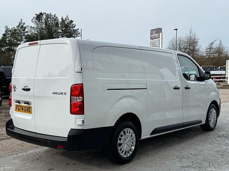 Used Toyota Proace Play 145 HP (106 kW) 2024 White MPV
