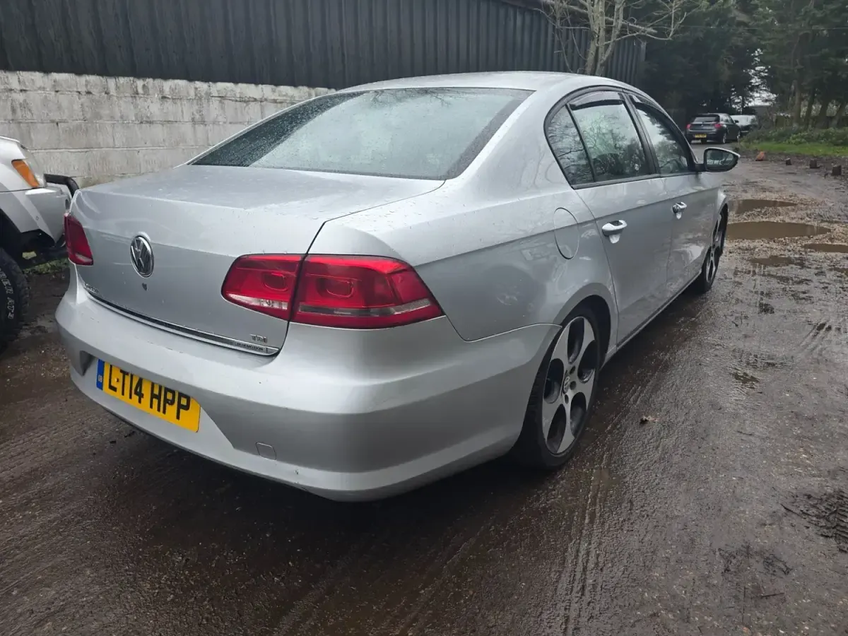 Usado VW Passat S 105 HP (77 kW) 2014 Prateado Sedan