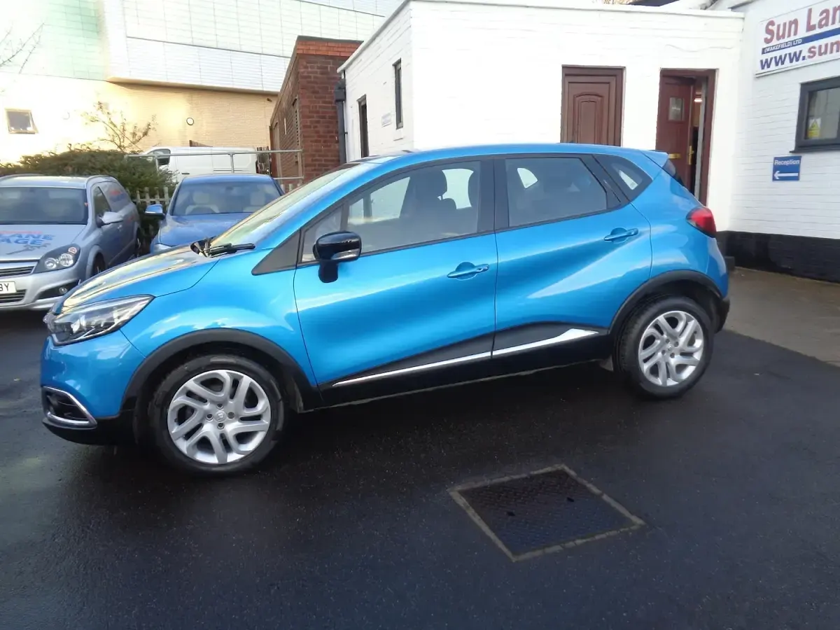 Used Renault Captur Dynamique 90 HP (66 kW) 2016 Blue SUV