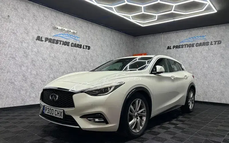 Used Infiniti Q30 Premium 170 HP (125 kW) 2016 Hatchback