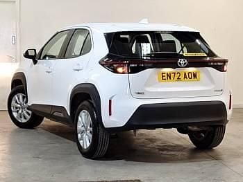 Used Toyota Yaris Hybrid 116 HP (85 kW) 2023 White Estate