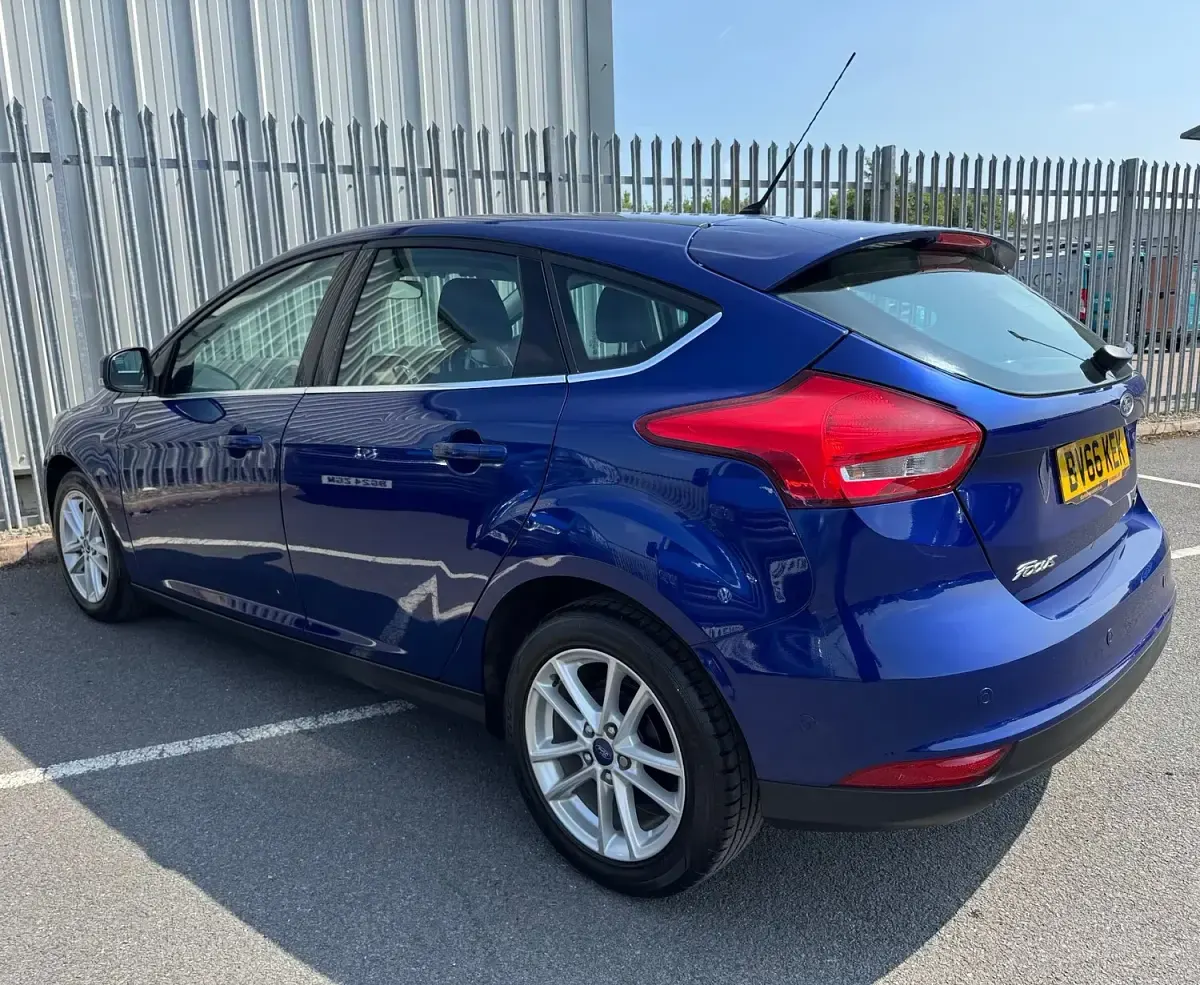 Used Ford Focus Zetec 2016 Blue Hatchback