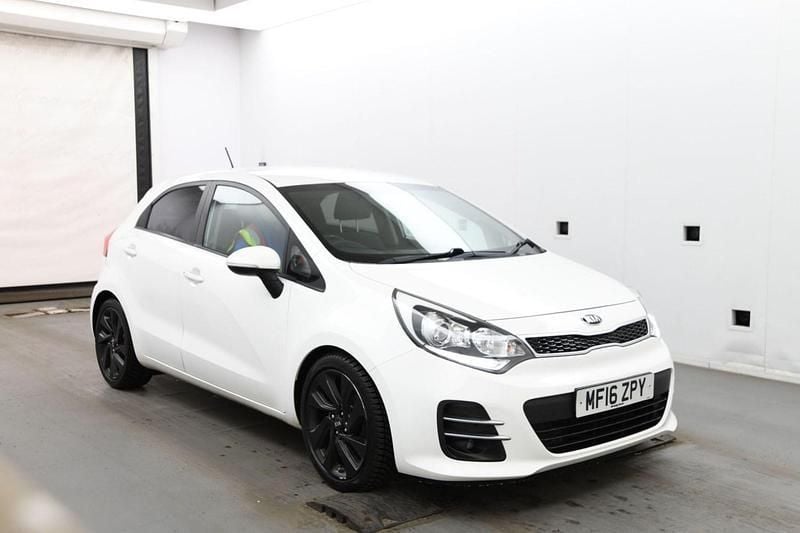 White Used 2016 Kia Rio 3 Hatchback | £6,200 (Fair price) - Image 1/4