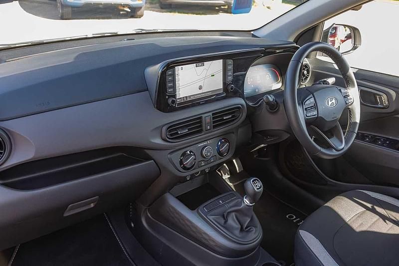 Used Hyundai i10 Advanced 2024 White Hatchback