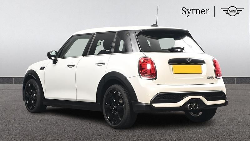 Used Mini Cooper S Classic 176 HP (129 kW) 2024 White Hatchback