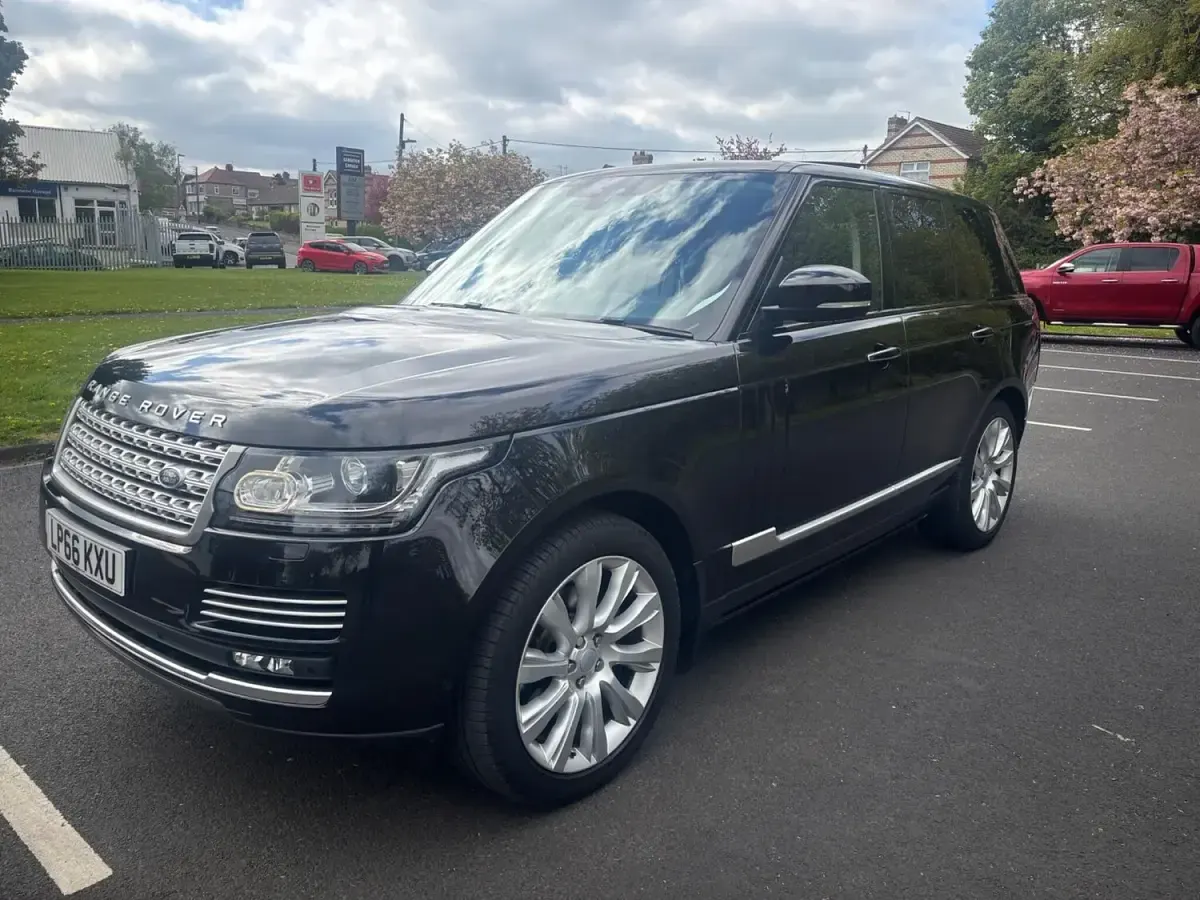 Used Land Rover Range Rover Vogue SE 306 HP (225 kW) 2016 Black SUV