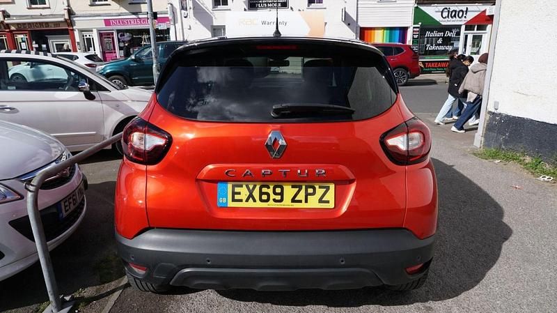 Red/black Used 2019 Renault Captur Iconic SUV | £9,850 (Fair price) - Image 1/4
