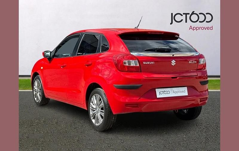 Usado Suzuki Baleno SZ-T 111 CV (81 kW) 2019 Rojo Utilitario