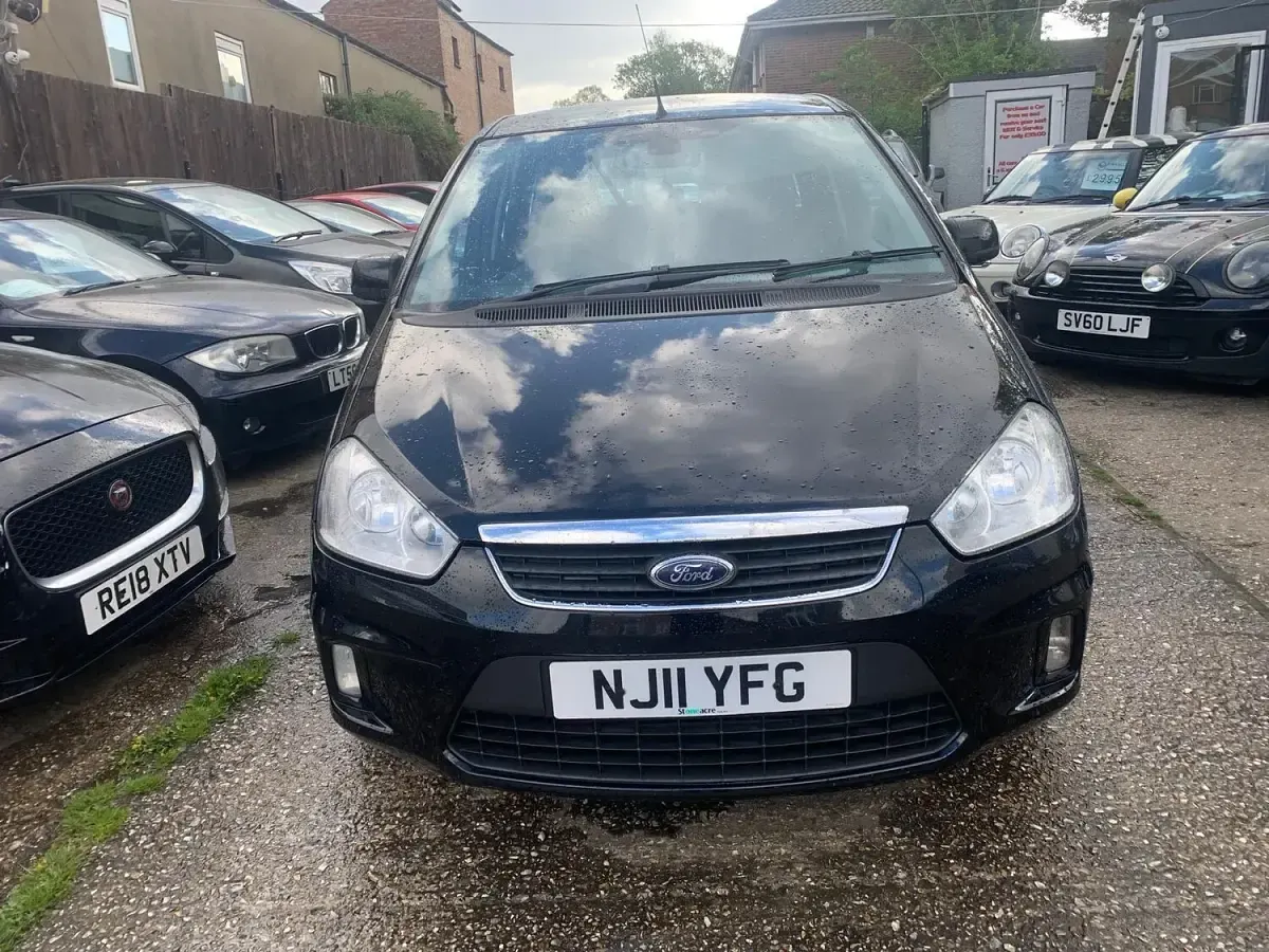 Käytetty Ford C-MAX Titanium 2011 Musta Tila-auto