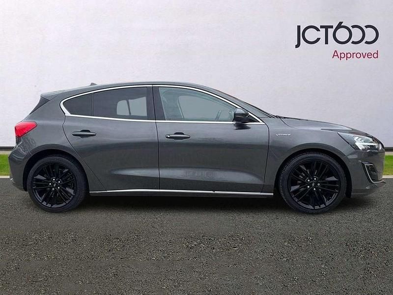 Używany Ford Focus Vignale 123 KM (90 kW) 2019 Szary Hatchback