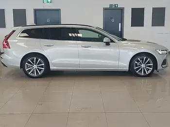 Used Volvo V60 Momentum 197 HP (144 kW) 2021 Gold Estate