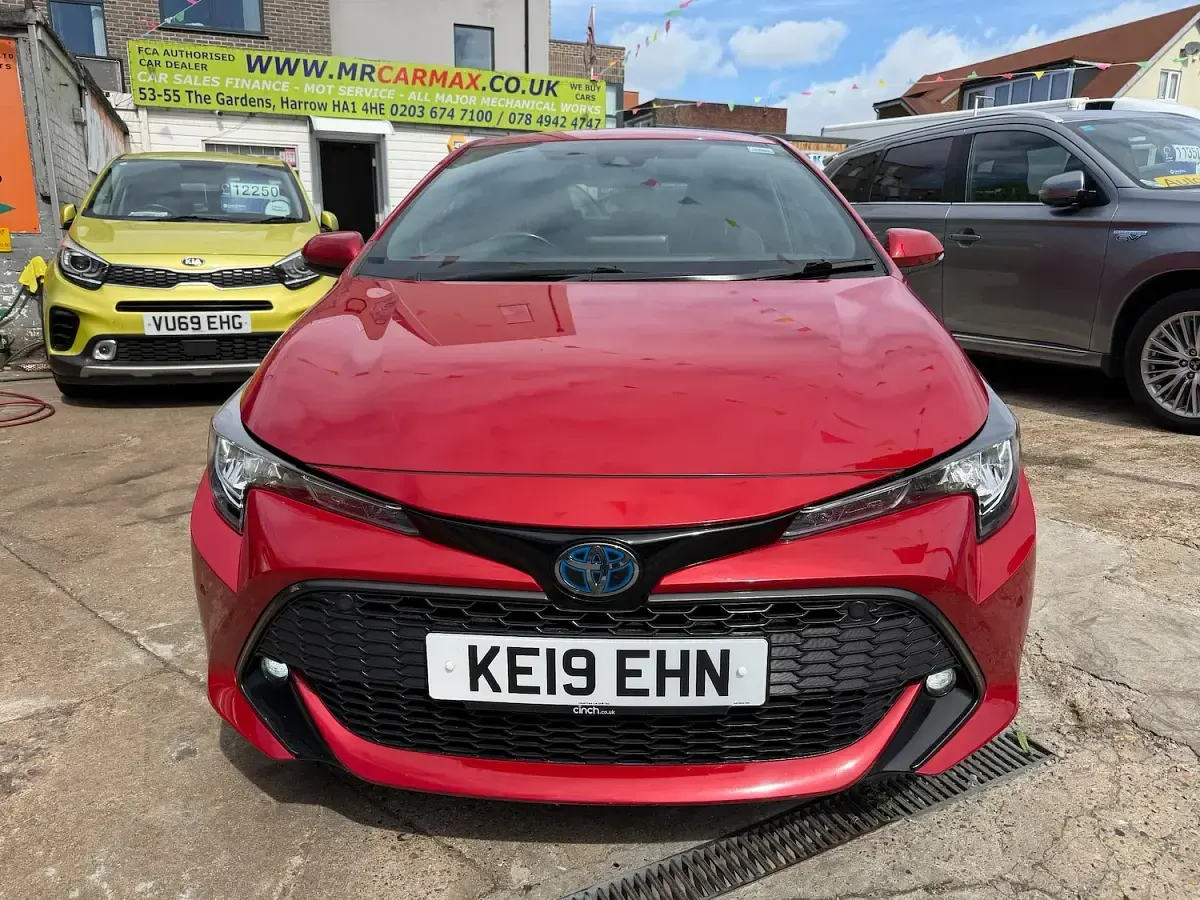Used Toyota Corolla Design 122 HP (89 kW) 2019 Red Hatchback