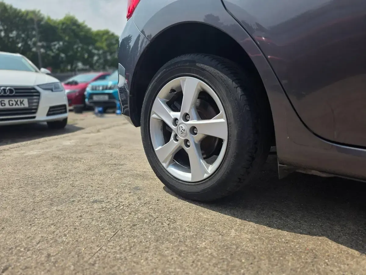 Used Toyota Auris 2010 Grey Hatchback