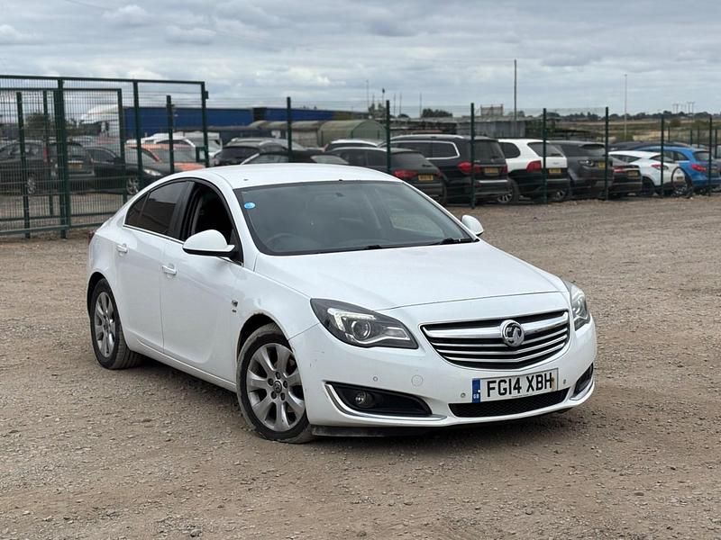 Used Vauxhall Insignia SRi 163 HP (119 kW) 2014 White Hatchback