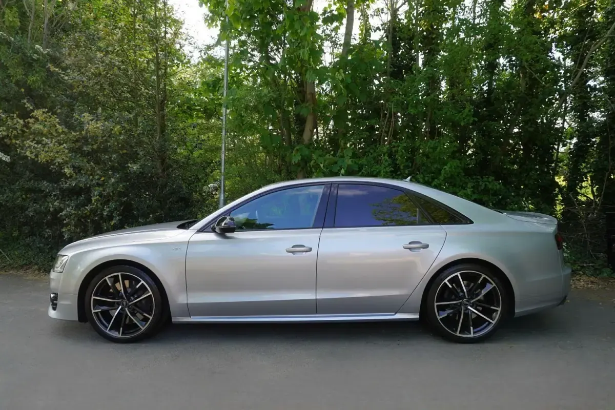 Usado Audi S8 plus Advanced 605 HP (444 kW) 2016 Prateado Sedan