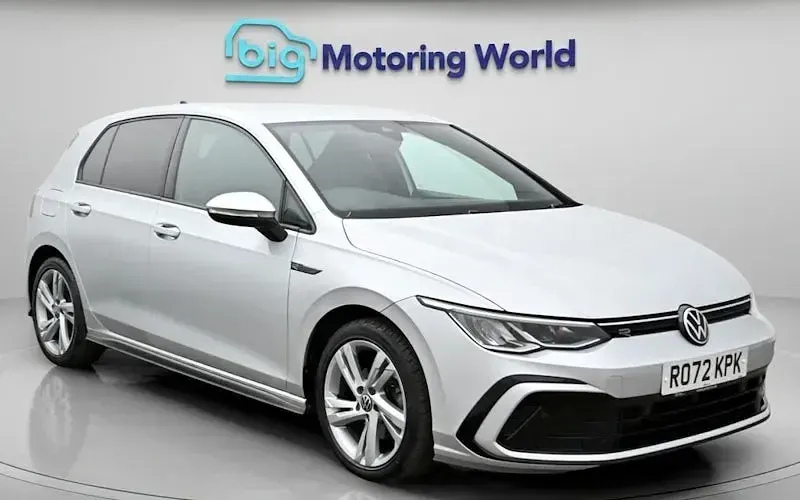 Second-hand VW Golf VIII R-line 131 CP (96 kW) 2023 Hatchback