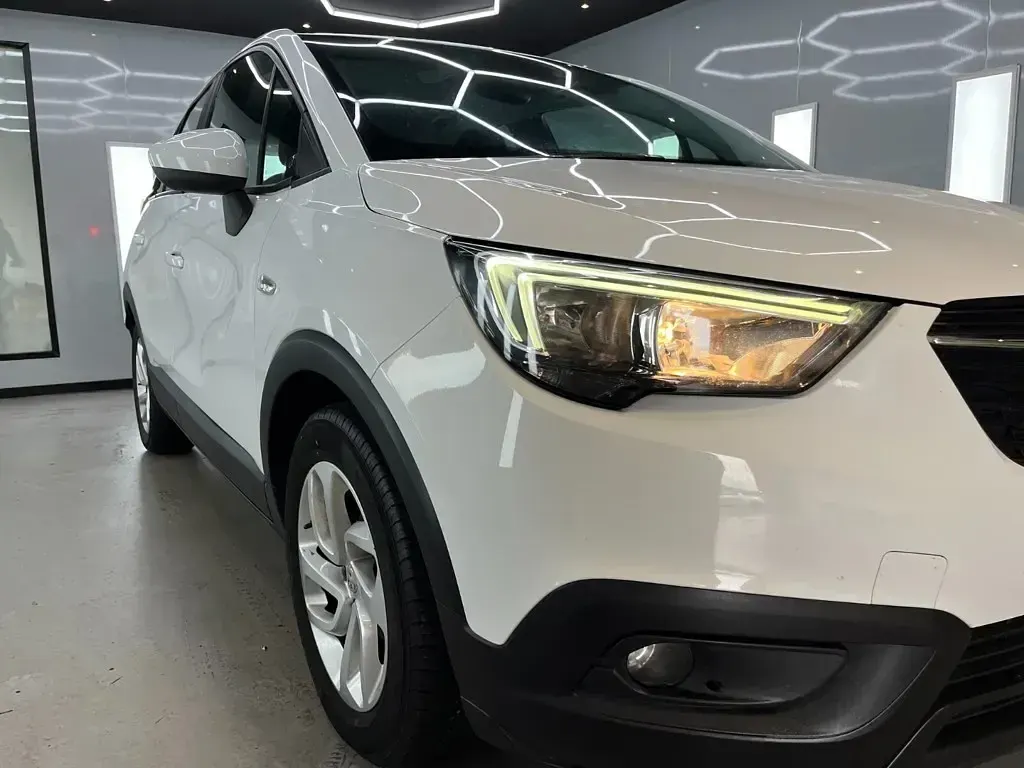 Used Vauxhall Crossland X 2019 White SUV
