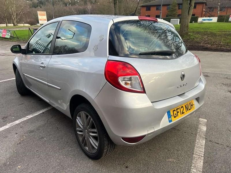 Used Renault Clio IV Dynamique 75 HP (55 kW) 2012 Silver Hatchback