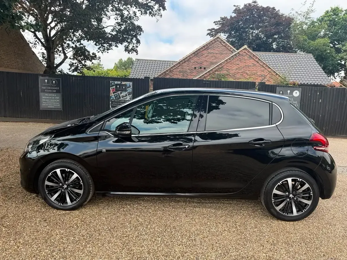 Used Peugeot 208 2019 Black Hatchback