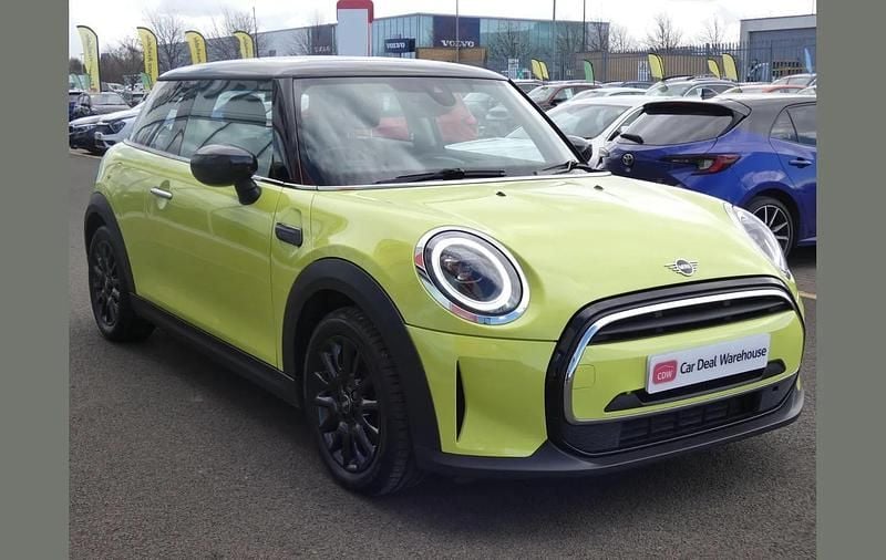 Used Mini Cooper Classic 134 HP (98 kW) 2022 Yellow Hatchback
