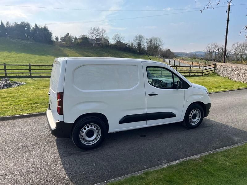 Used Vauxhall Combo 100 kW (136 HP) 2021 White MPV