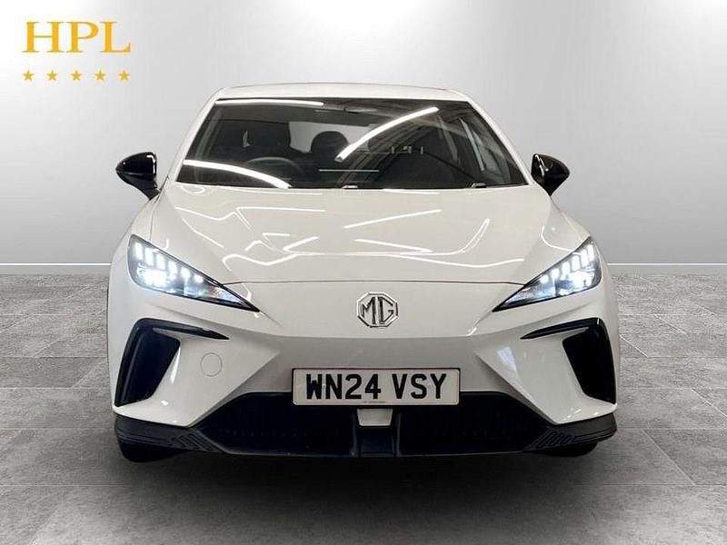 Used MG MG4 EV SE 2024 White Hatchback