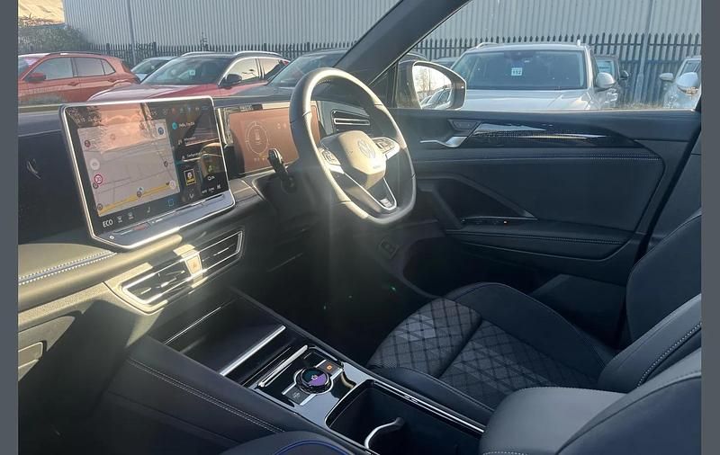 Used VW Tiguan R-line 268 HP (197 kW) 2025 Black SUV