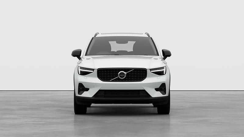New Volvo XC40 Ultra 2026 Crystal white SUV