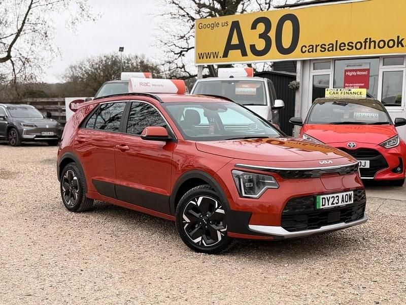 Used Kia Niro 150 kW (204 HP) 2023 Orange SUV