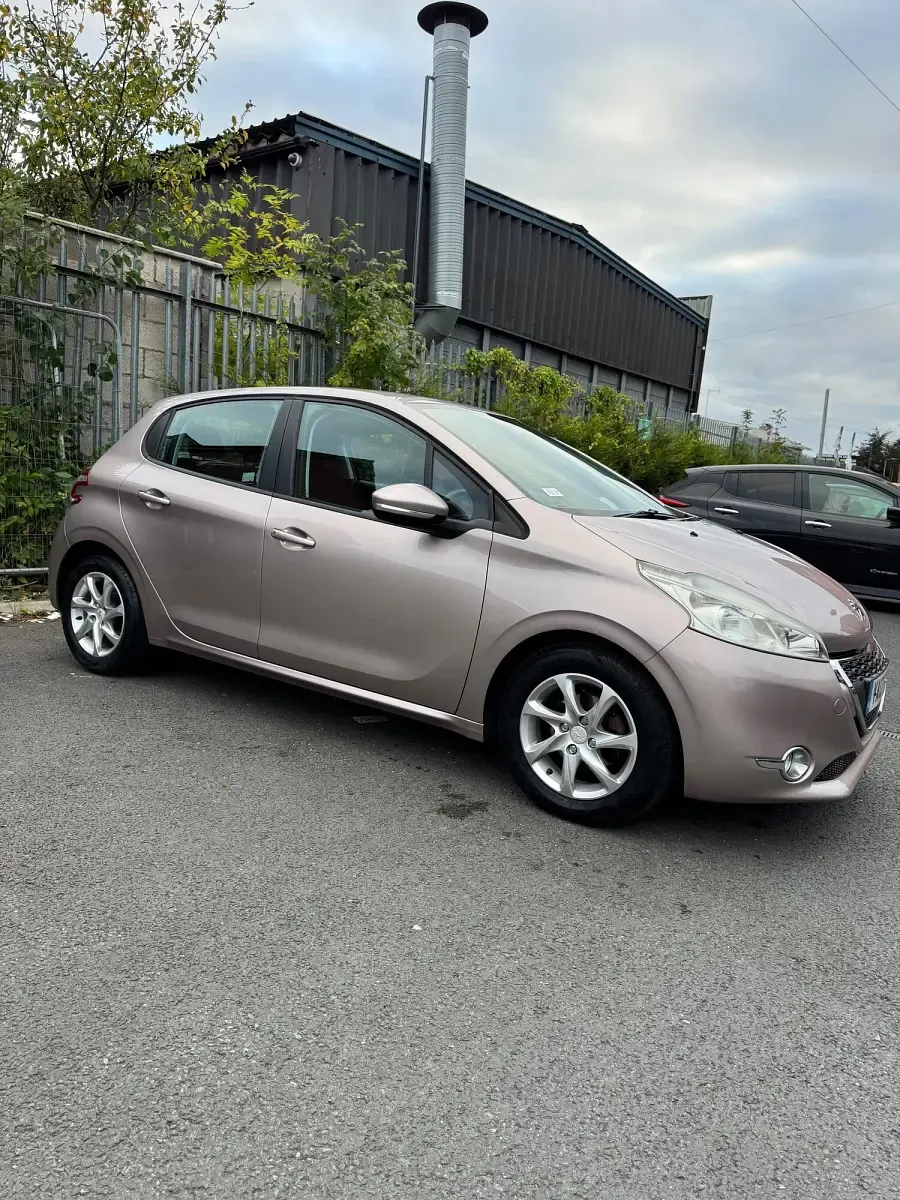 Used Peugeot 208 Active 2012 Pink Hatchback