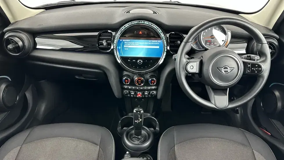 Usado Mini Cooper Classic 134 HP (98 kW) 2022 Cinzento Citadino