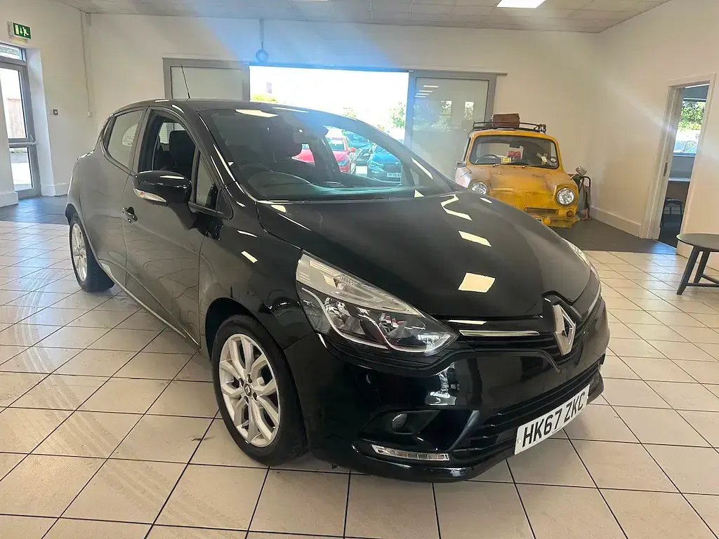 Used Renault Clio Dynamique 75 HP (55 kW) 2018 Black Hatchback