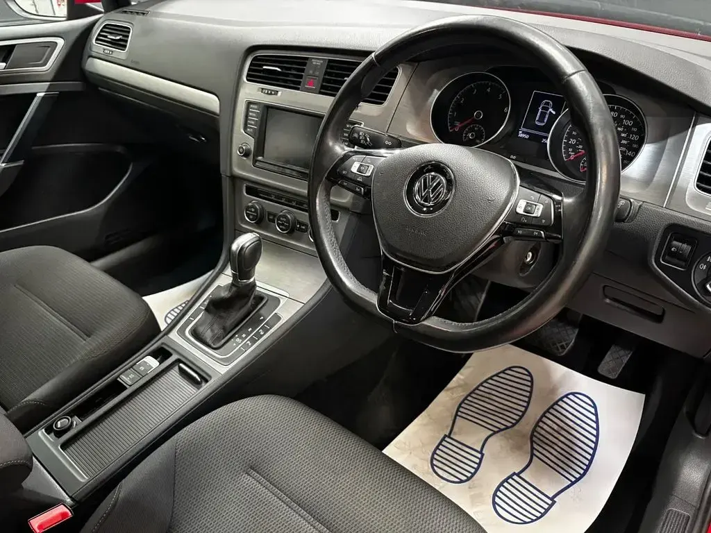 Used VW Golf VII Match 125 HP (91 kW) 2015 Red Hatchback