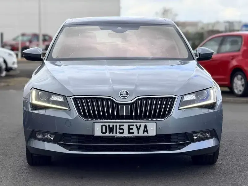 Usado Skoda Superb SE 2015 Cinzento Citadino