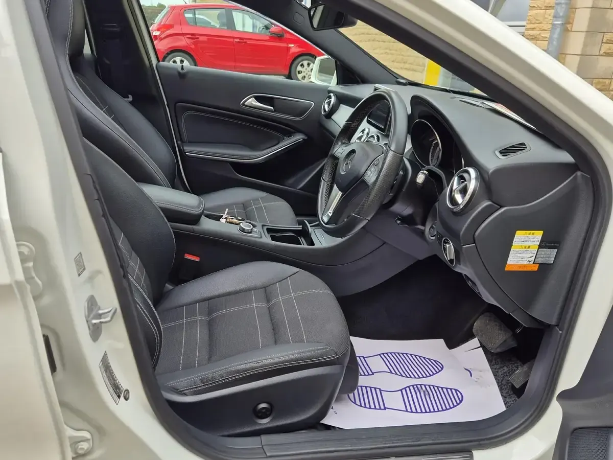 Used Mercedes GLA180 AMG line 122 HP (89 kW) 2015 White SUV