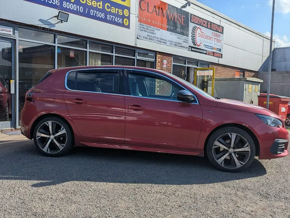 Used Peugeot 308 GT-line 2017 Red Hatchback