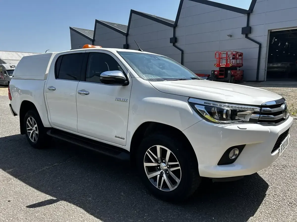 Used Toyota HiLux 150 HP (110 kW) 2019 White Pickup