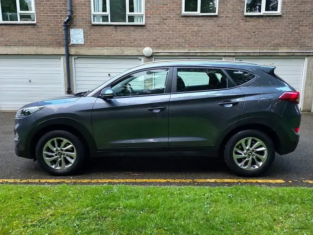 Used Hyundai Tucson SE 132 HP (97 kW) 2017 Grey SUV