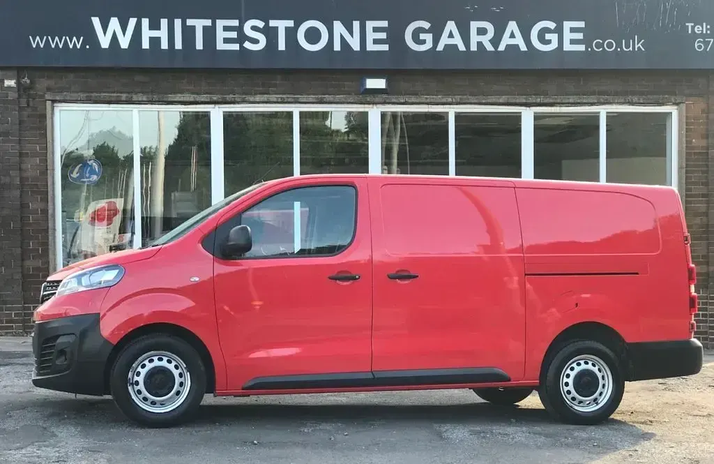 Used Vauxhall Vivaro S 100 HP (73 kW) 2022 Red MPV