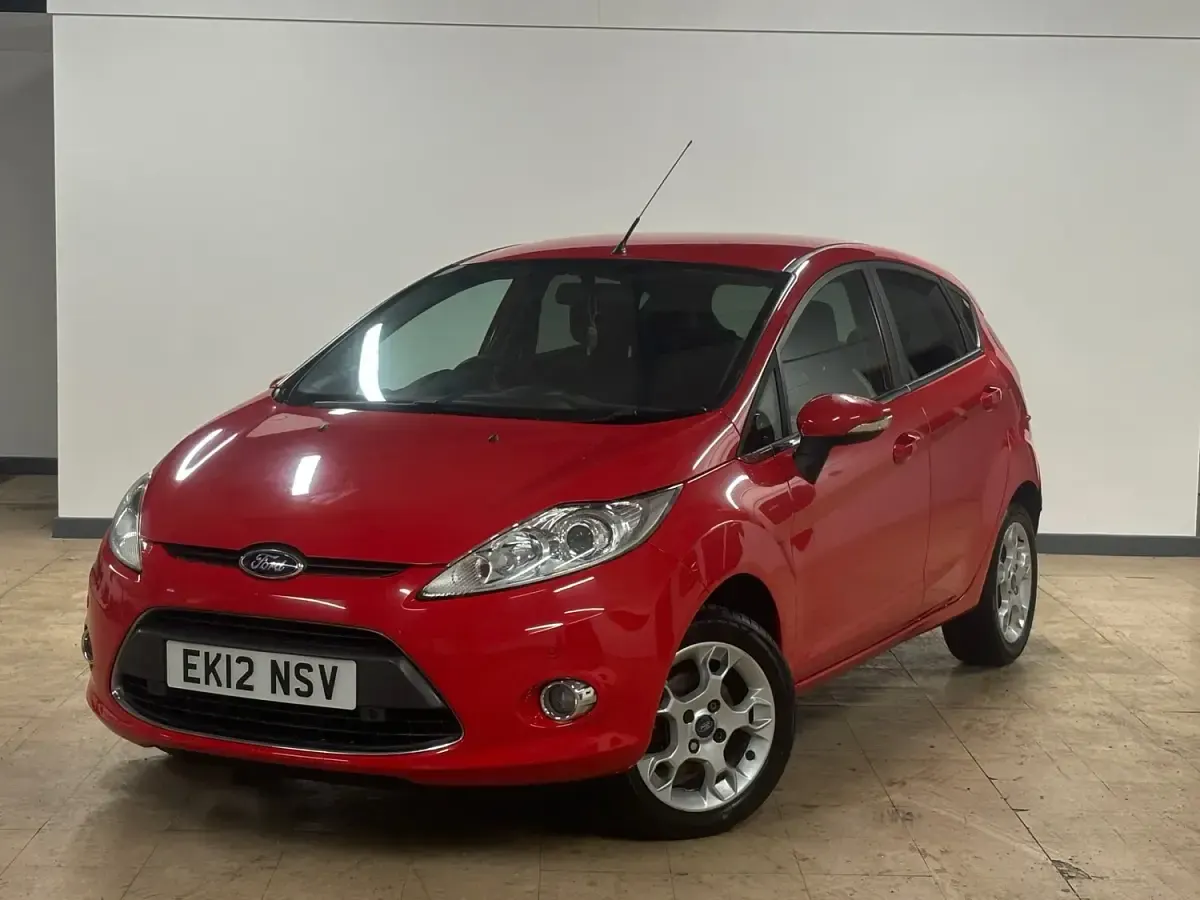 Used Ford Fiesta Zetec 70 HP (51 kW) 2012 Red Hatchback